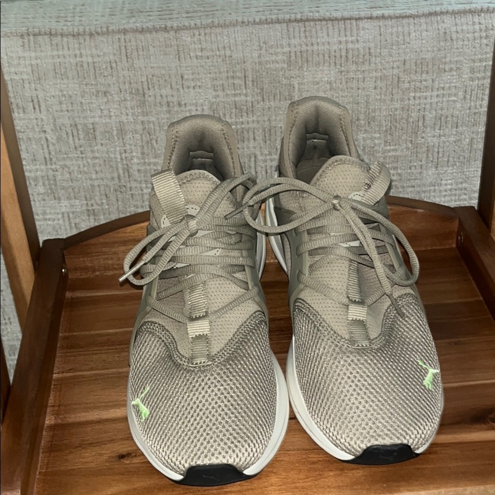 Puma mens size 9.5 sneakers taupe